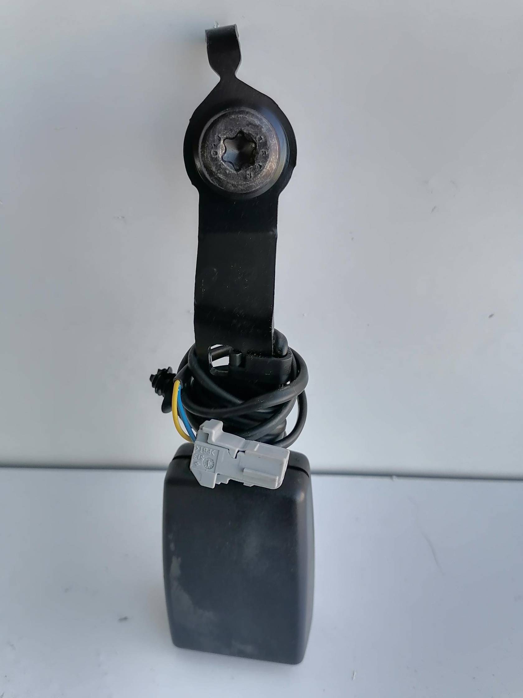 Aggancio cintura di sicurezza anteriore dx.